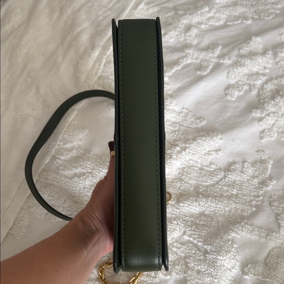 Michael Kors Green Crossbody Bag with Gold Chain - Picture 6 of 11